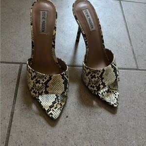 Steve Madden Cream and Black Snakeskin Heels